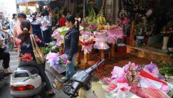lightbox_Vietnam_Hanoi-Blumenverkaeufer